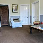 Hillcrest 4*
